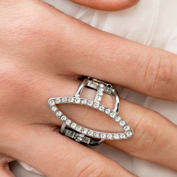 paparazzi Jewelry - ICY INTUITION - WHITE RING   NWT